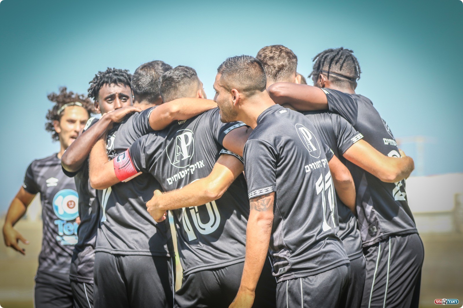 שחקני באקה אל גרבייה חוגגים (וואסים מוואסי)